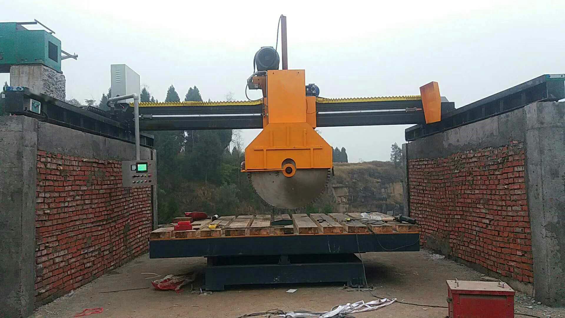 紅外線切機現場.jpg 紅外線切機現場.jpg