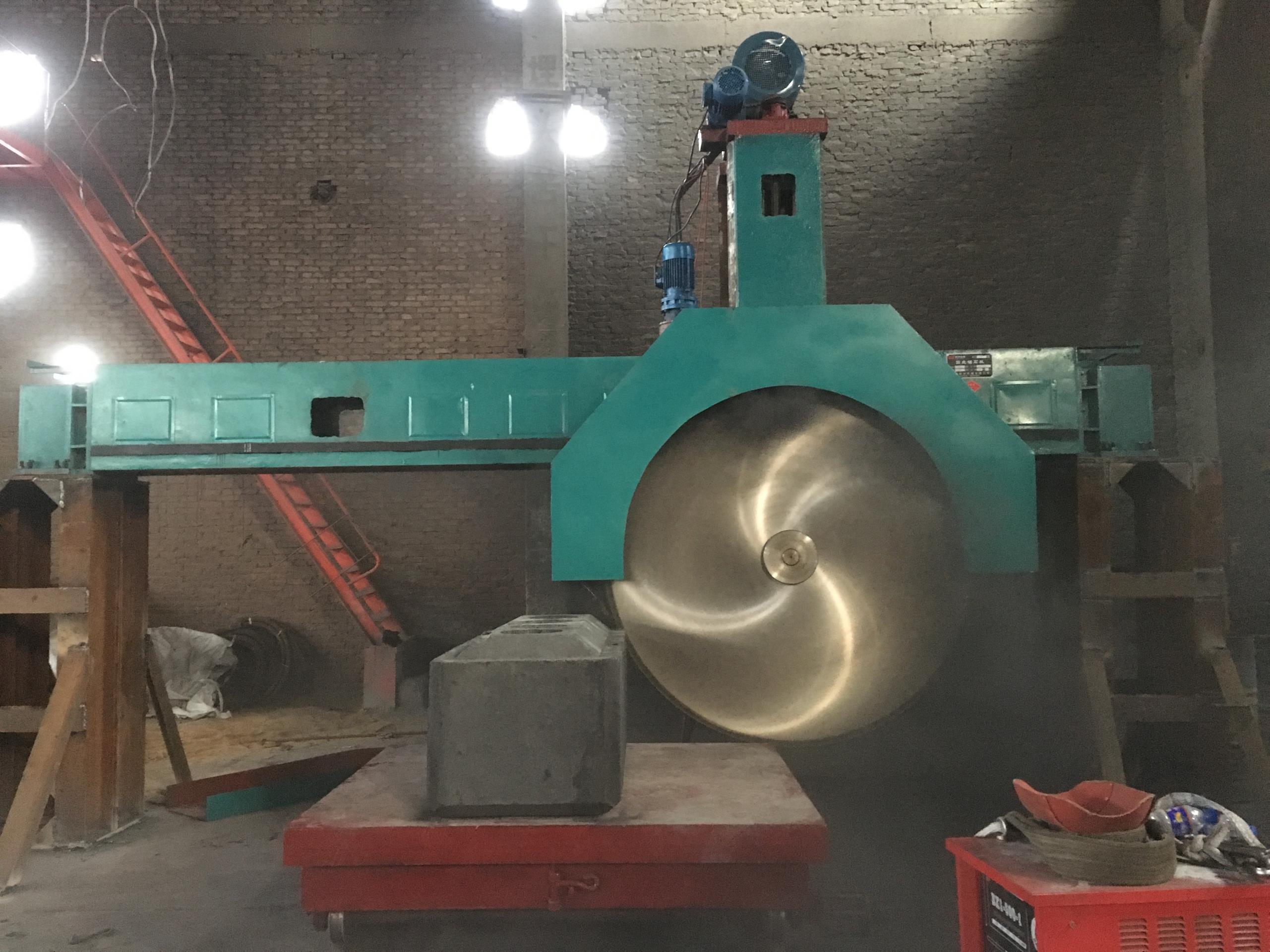 碳素切割機主要用來切割什么材料？