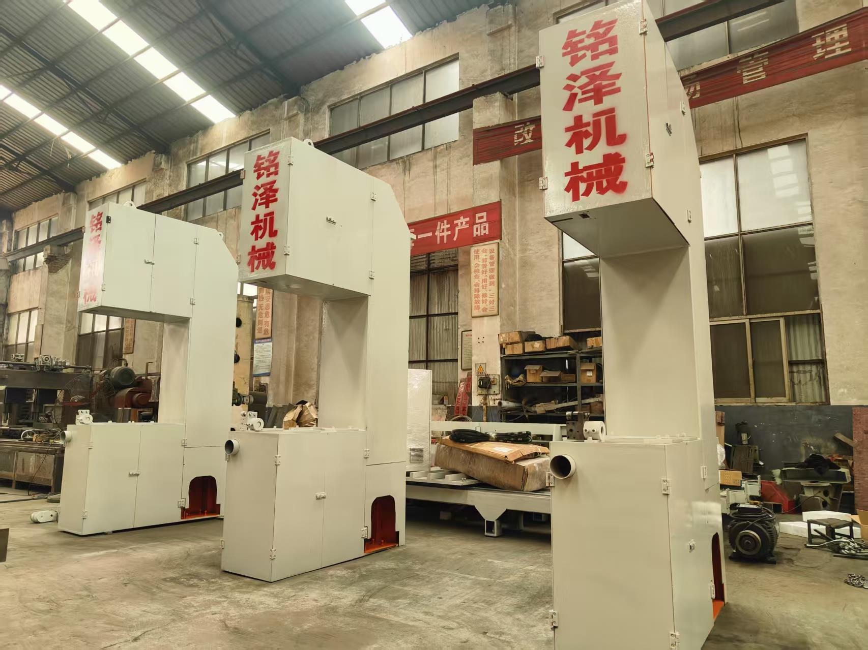 銘澤石墨帶鋸機的鋸帶是什么材質(zhì)的？